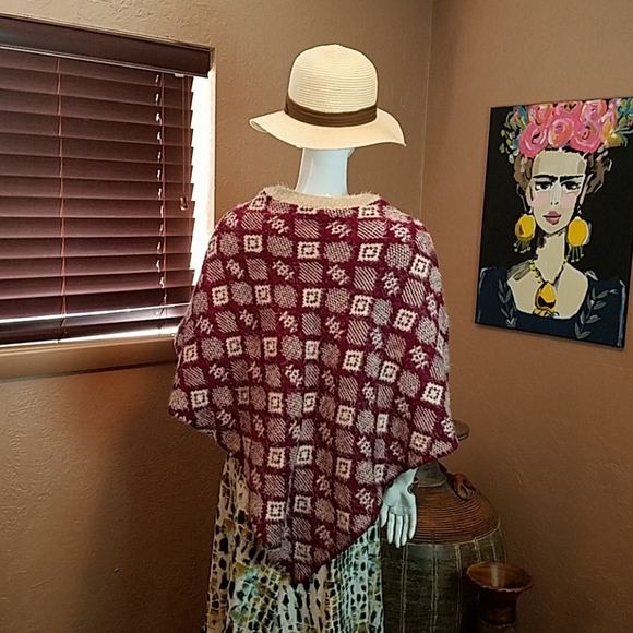 Handmade Mexican style poncho - Picture 4 of 6
